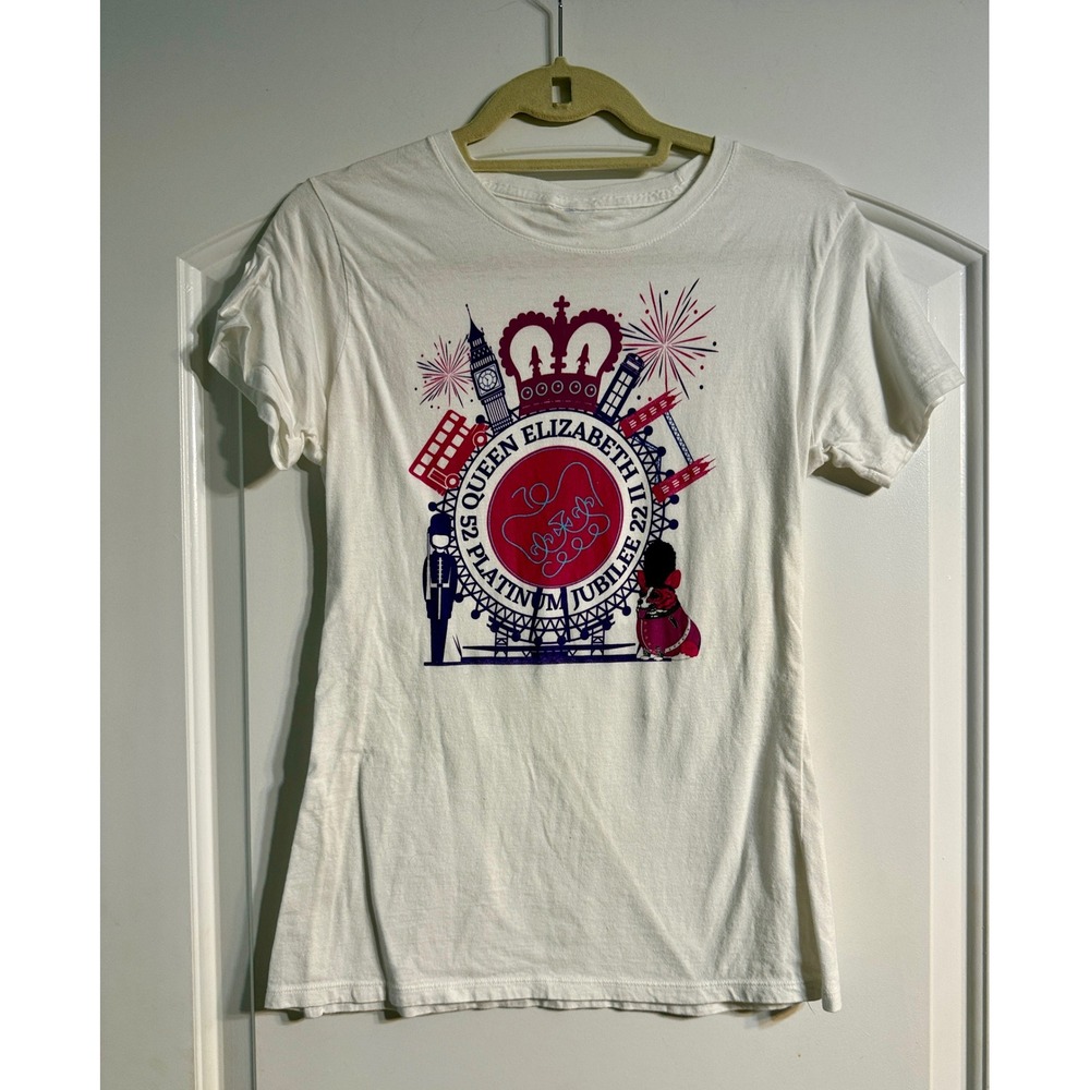 Queen Elizabeth II Platinum Jubilee Tee Small White Royalcore British Corgi UK